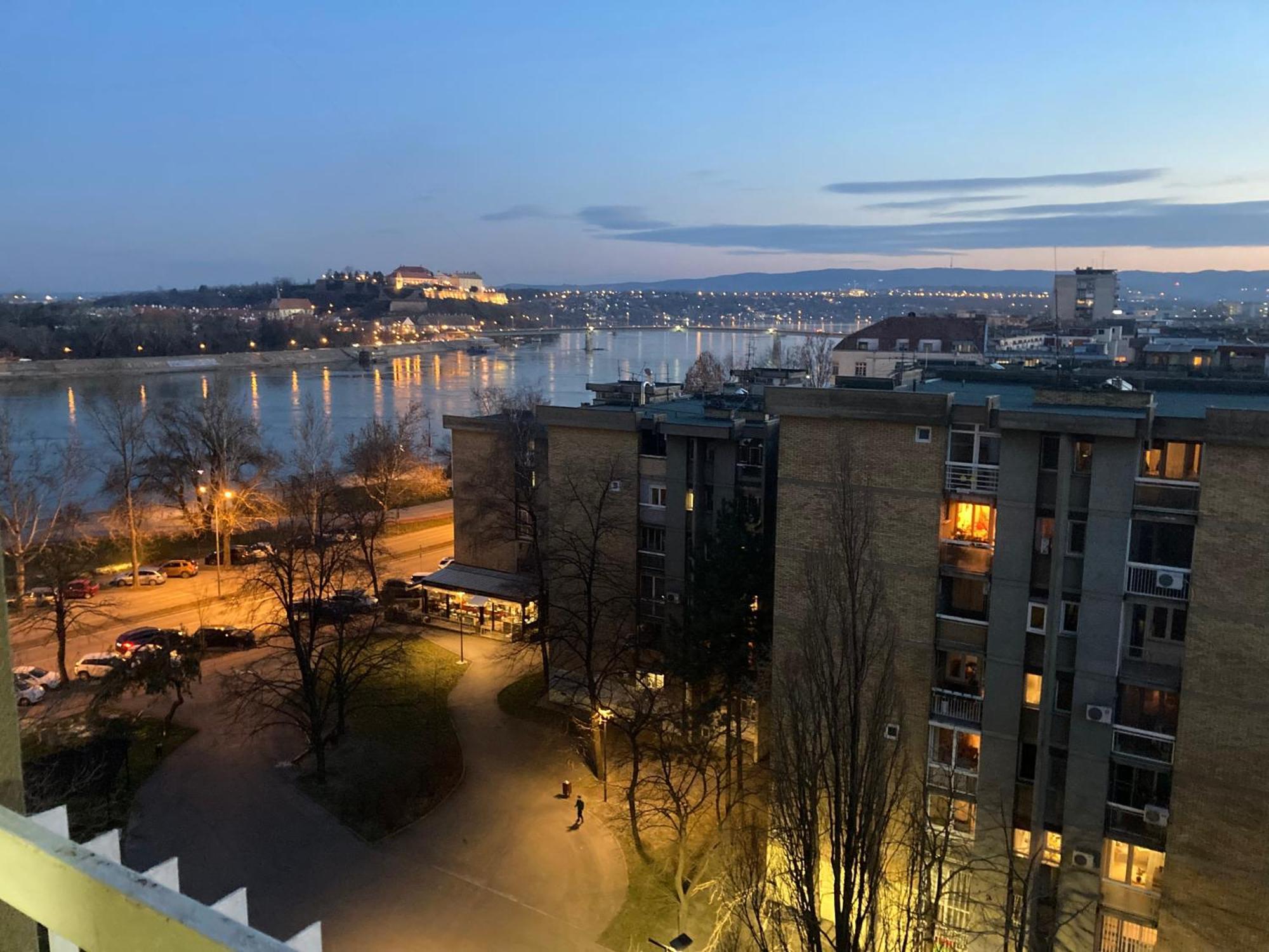 Appartement Apartman Bane 021 With A View à Novi Sad Extérieur photo