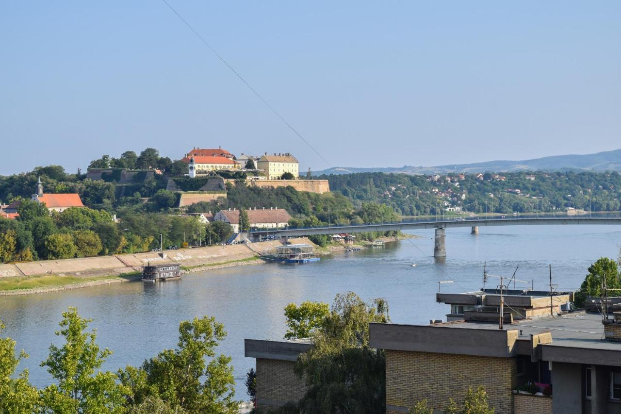 Appartement Apartman Bane 021 With A View à Novi Sad Extérieur photo